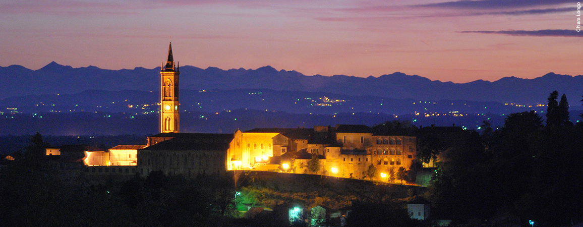 A Fubine Monferrato si tiene l’evento Monferrato Infernot MATE. La panoramica mostra il centro del paese.