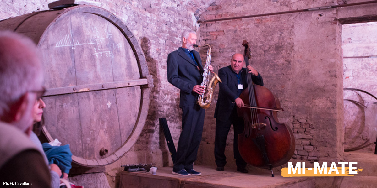 Monferrato infernot MI-MATE Prima edizione. Durante la serata, all'interno dell'infernot si sono esibiti due artisti jazz Giorgio Penotti e Stefano Solani.