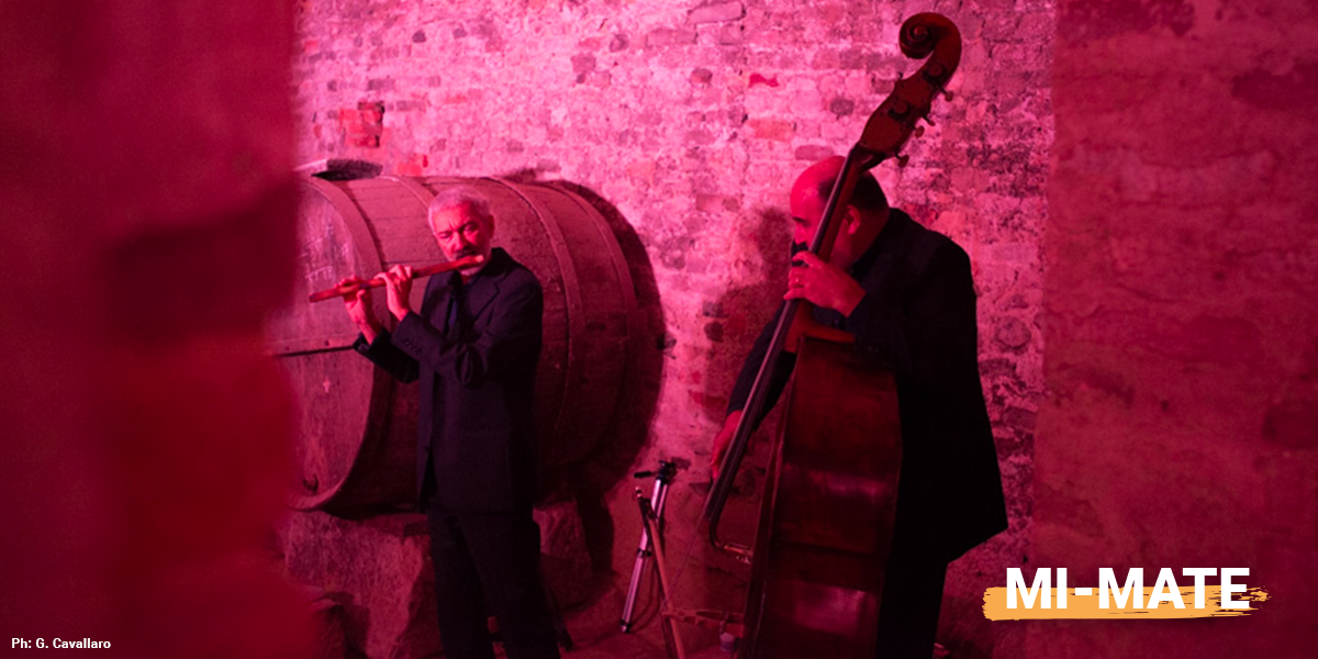 Monferrato infernot MI-MATE Prima edizione. I due artisti, Penotti e Solani, si sono esibiti in brani di musica jazz all'interno dell'infernot in Piazza Colombo a Fubine Monferrato.