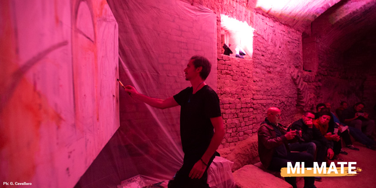 Davide Minetti, è stato l'artista protagonista della serata di MI-MATE Monferrato infernot. In poche ore ha realizzato un dipinto su tela rappresentante la serata e l'evento.