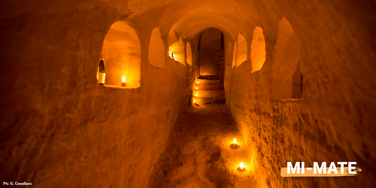 Monferrato infernot MI-MATE Prima edizione. In Piemonte, ci sono strutture di pietra cantone poste vicino alle cantine denominate infernot.